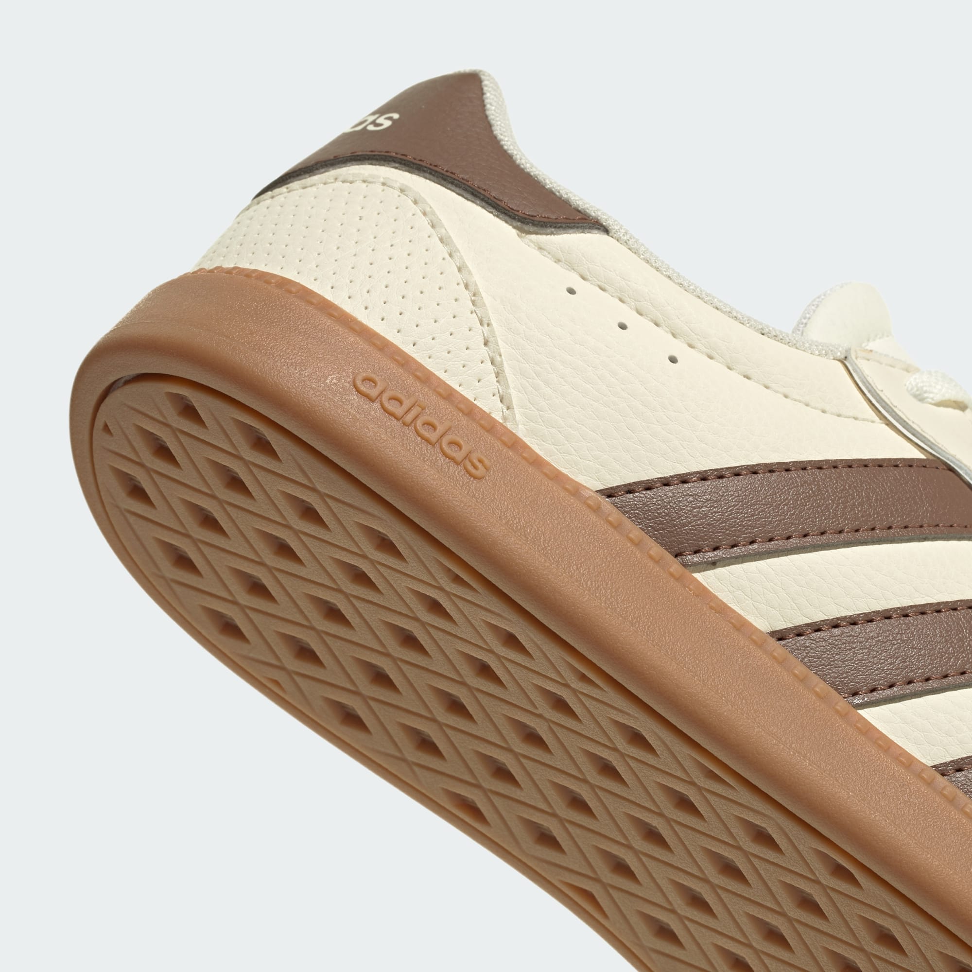ADIDAS WOMEN'S BREAKNET SLEEK CREAM WHITE/BROWN SNEAKER SHOES