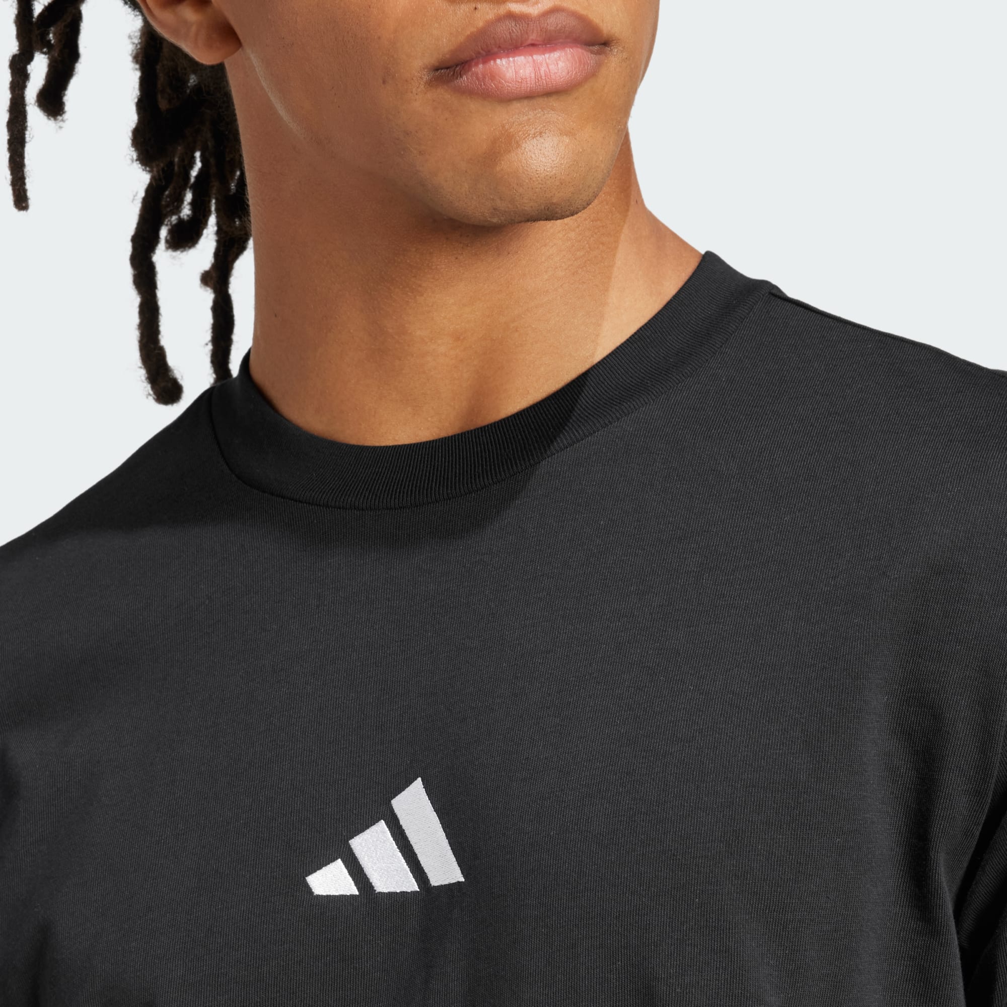 ADIDAS MEN'S ESSENTIALS SMALL LOGO SINGLE JERSEY BLACK TEE