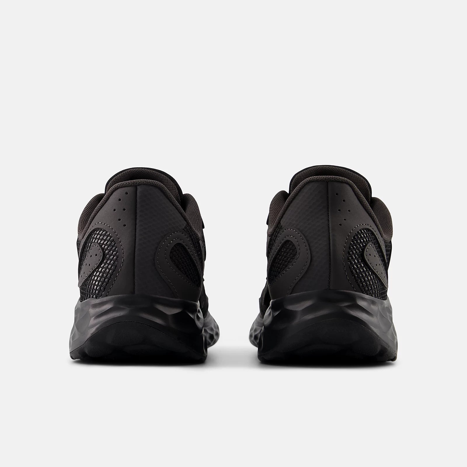 New Balance Men's Fresh Foam Arishi V4 Tiralux Triple Black Running Shoes (Width D)