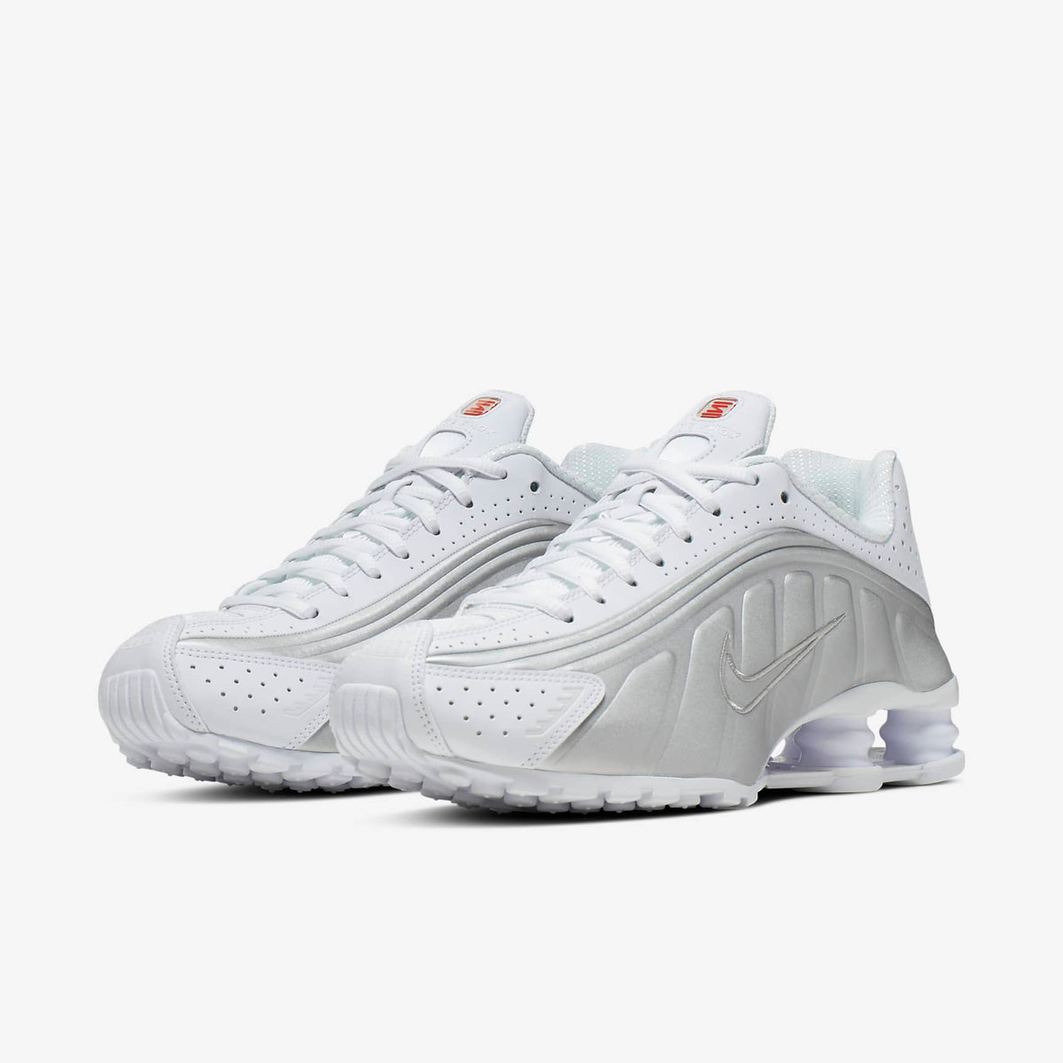 Nike Womens Shox R4 White/Metallic Silver pair