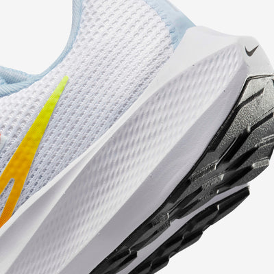 NIKE WOMEN'S AIR ZOOM PEGASUS 40 WHITE/ORANGE RUNNING SHOES