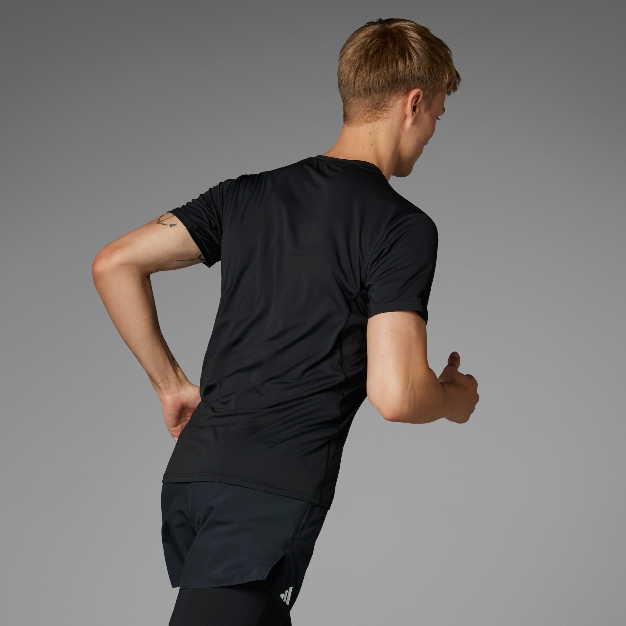 ADIDAS MEN'S ADIZERO ESSENTIALS RUNNING BLACK TEE