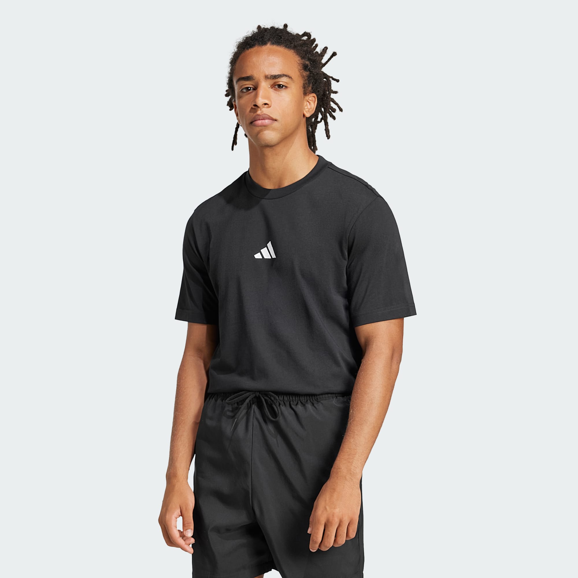 ADIDAS MEN'S ESSENTIALS SMALL LOGO SINGLE JERSEY BLACK TEE