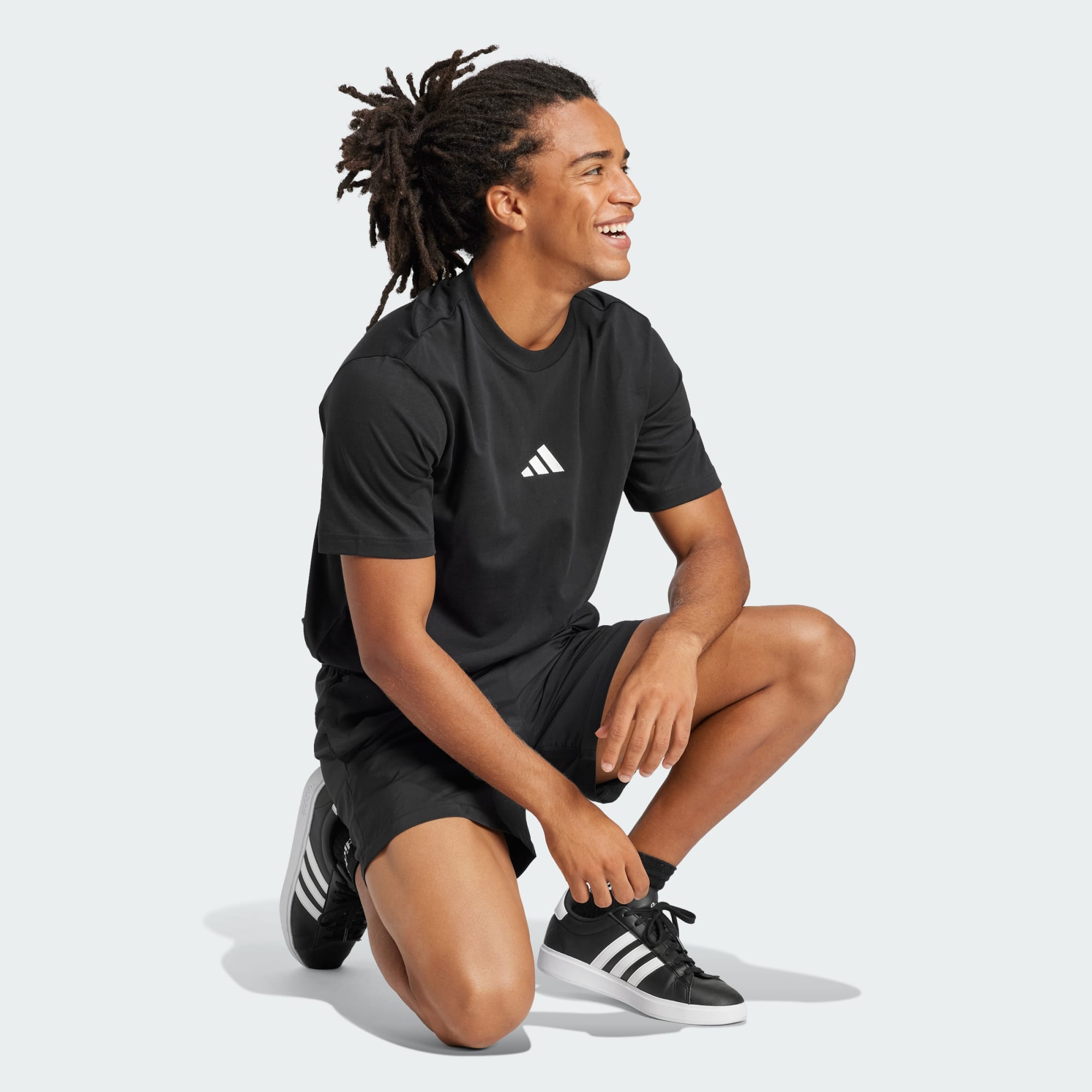 ADIDAS MEN'S ESSENTIALS SMALL LOGO SINGLE JERSEY BLACK TEE