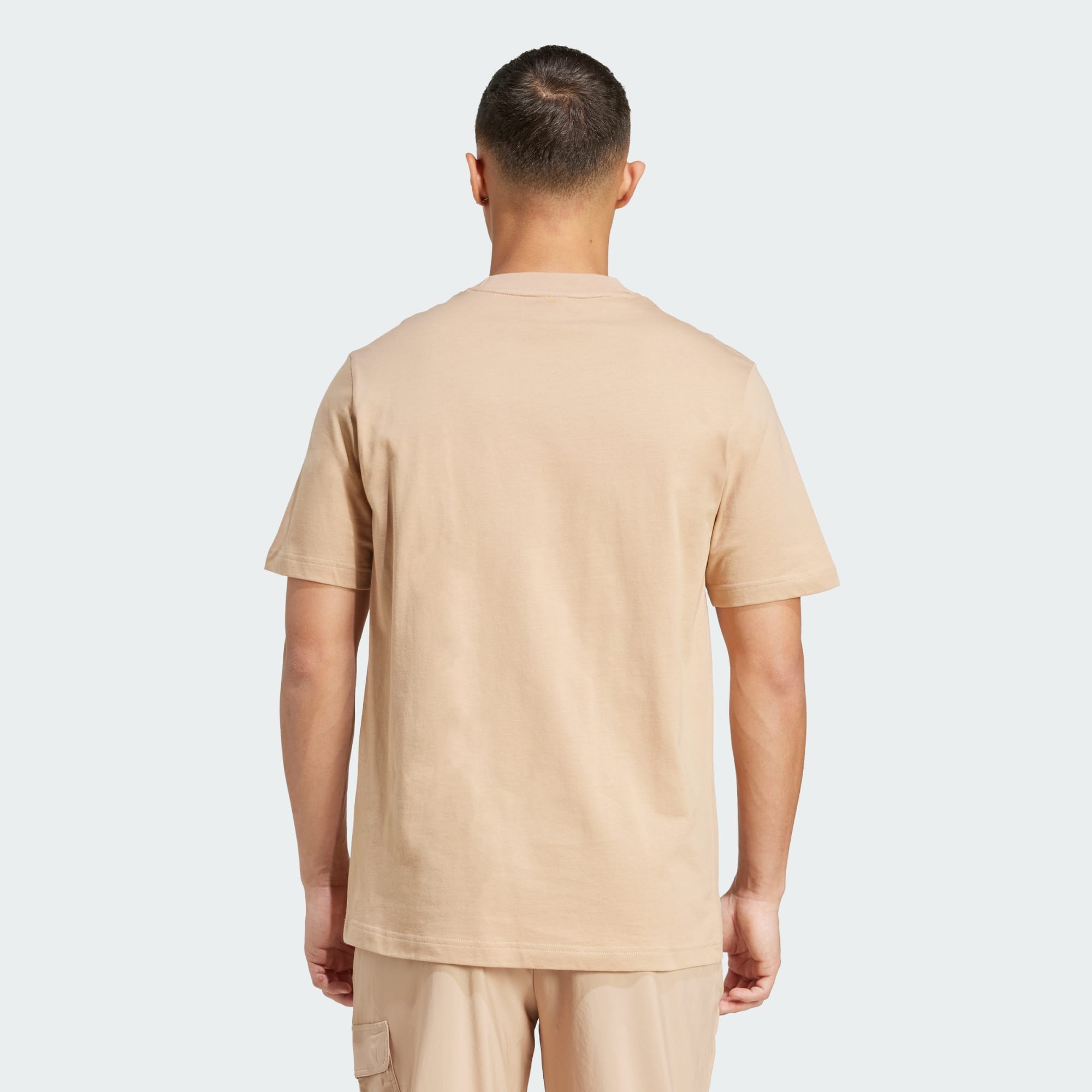 ADIDAS MEN'S SMALL LOGO SINGLE JERSEY SANDSTONE TEE