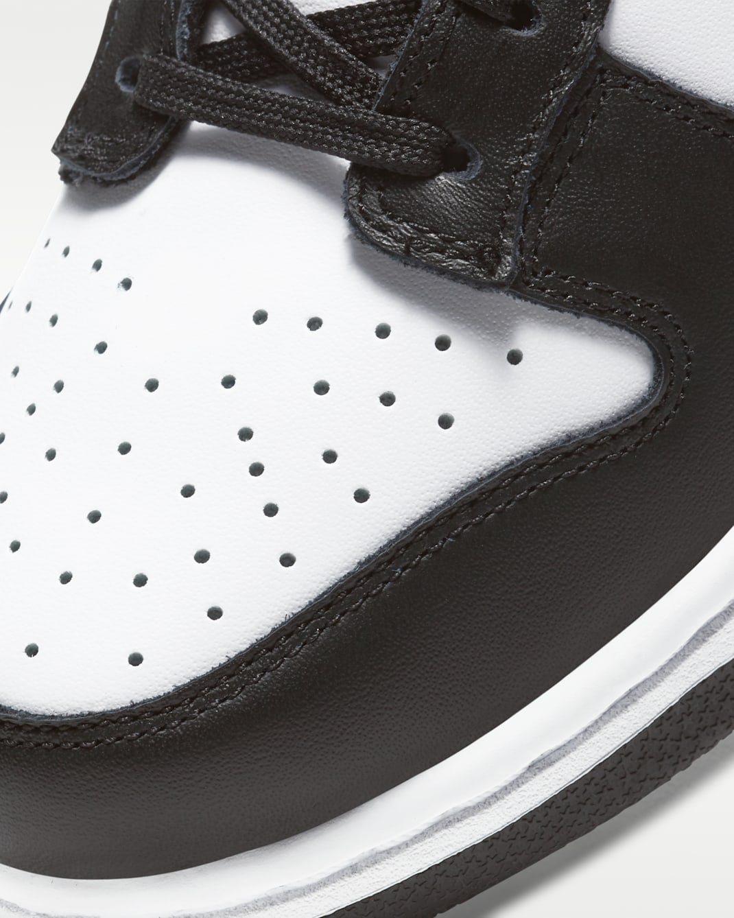 NIKE WOMENS DUNK LOW "PANDA" BLACK/WHITE SNEAKER SHOES