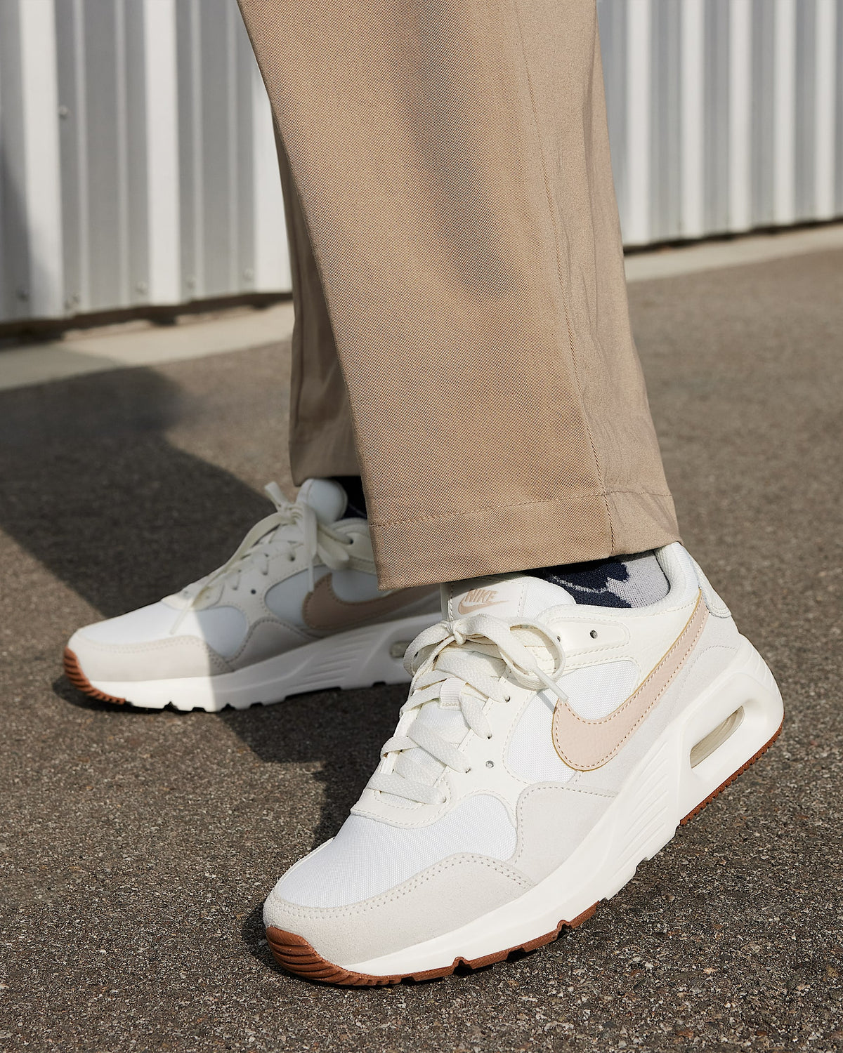 Nike Womens Air Max SC Sail/Sanddrift on foot
