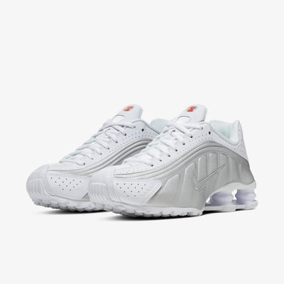 Nike Womens Shox R4 White/Metallic Silver pair