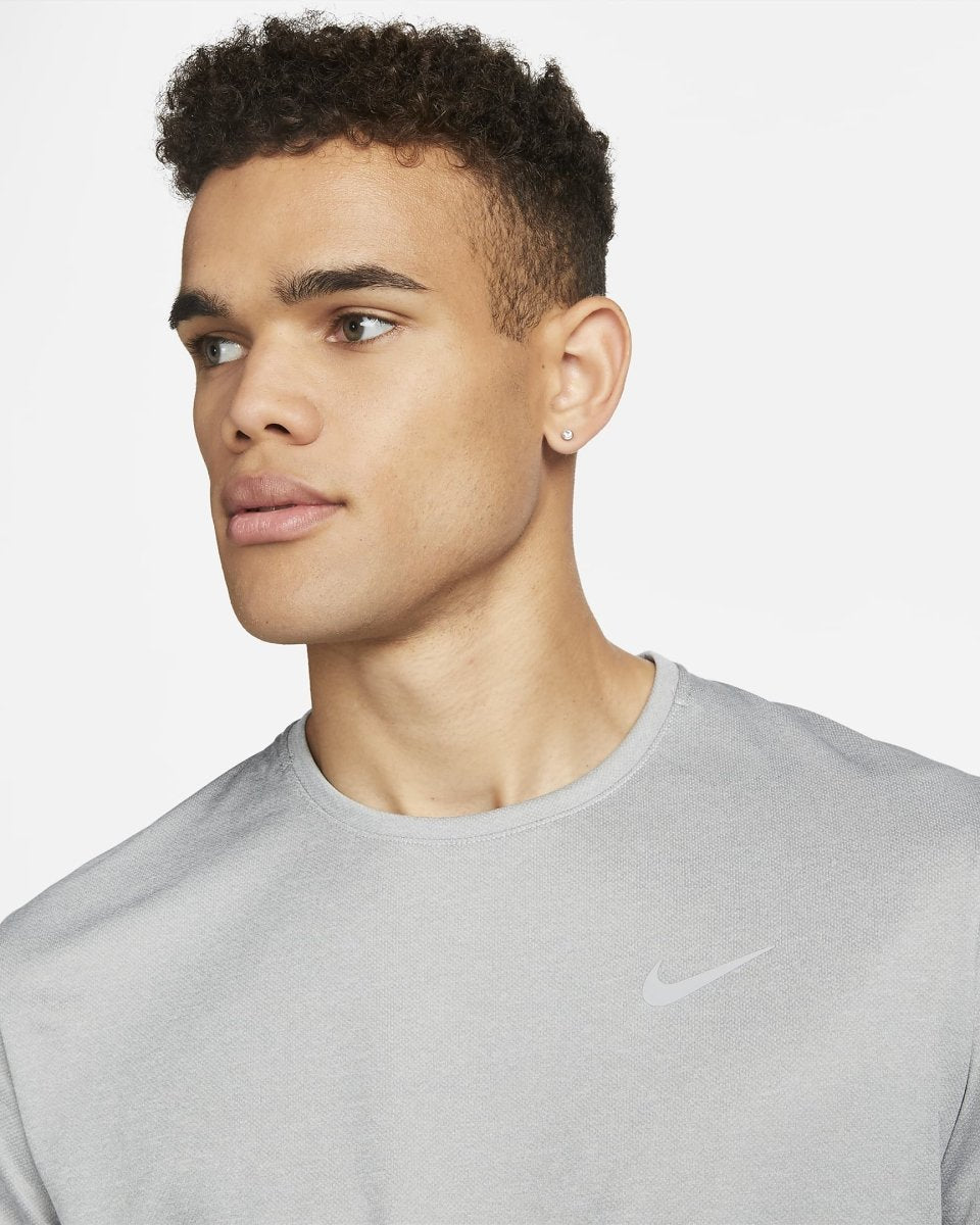 Nike NIKE MEN'S Miler Dri-FIT UV GREY TEE - INSPORT