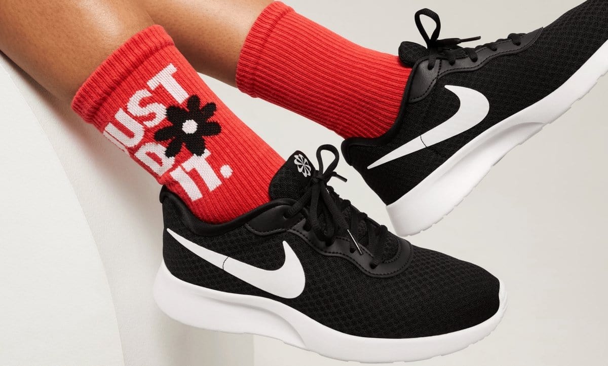 Nike NIKE WOMEN'S TANJUN EASE BLACK/WHITE SHOES - INSPORT